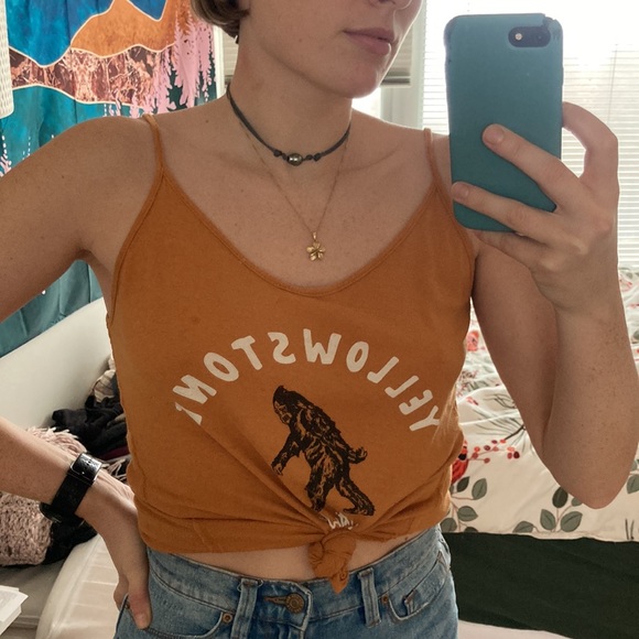 Perfect Granola Girl Gift: Yellowstone Ntl Park Yeti Tank - Picture 5 of 5